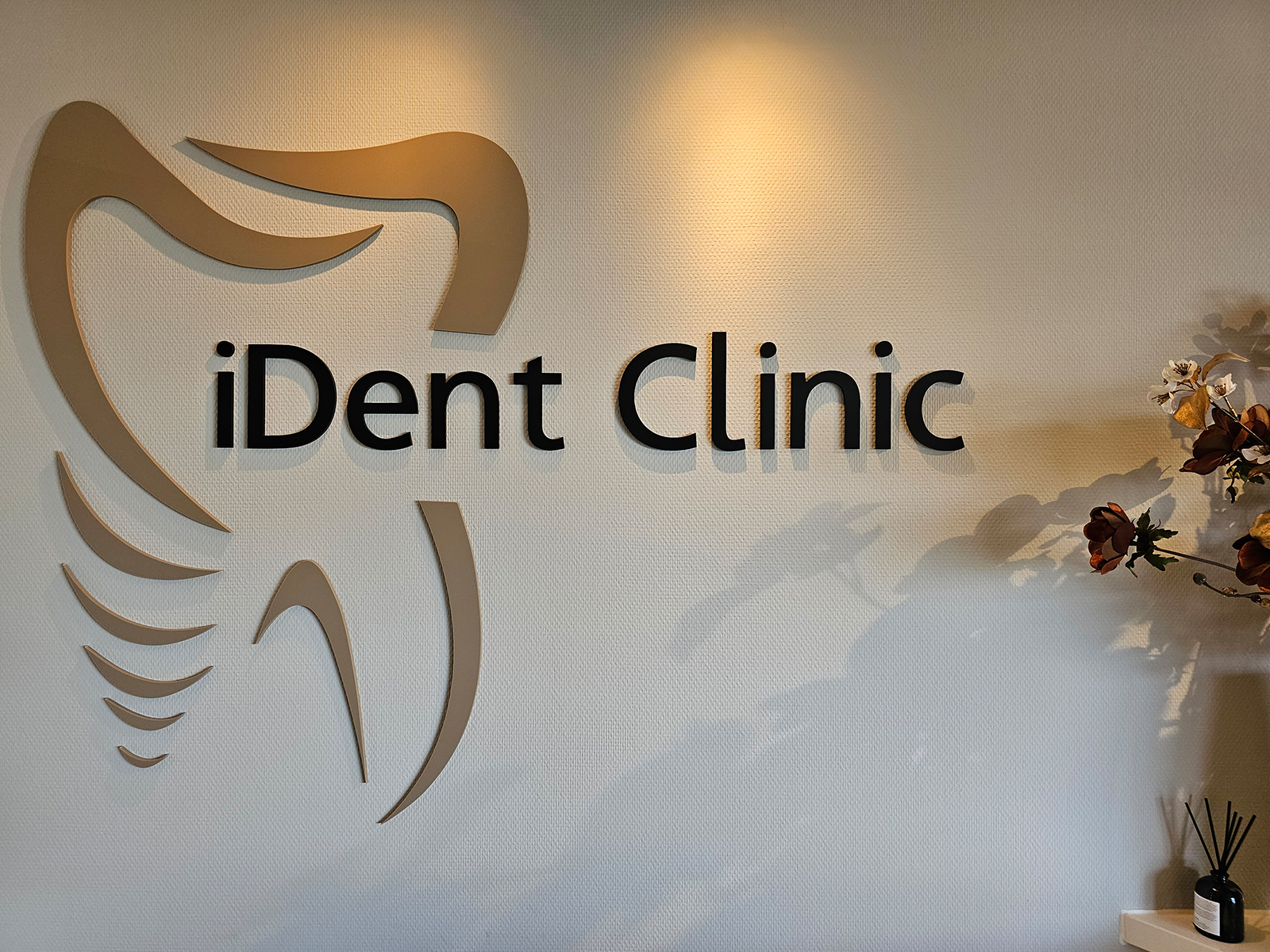 Contact tandarts Almere iDent Clinic